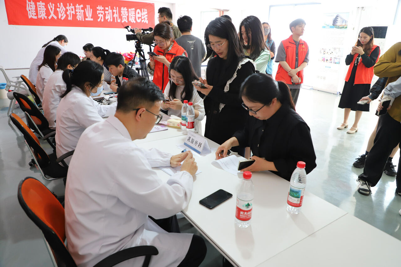 溫嶺 健康義診進(jìn)企業(yè)，貼心服務(wù)暖職工